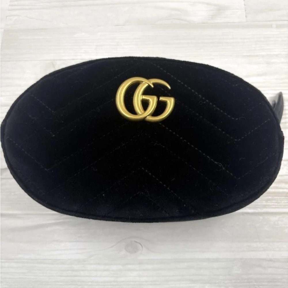 Gucci Black Leather Belt with Gold Buckle - Picture 2 of 15